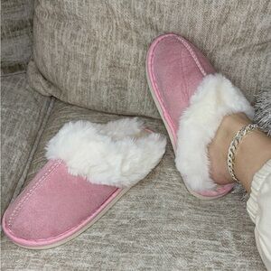 Cozy Pink Faux Fur Women's Slippers